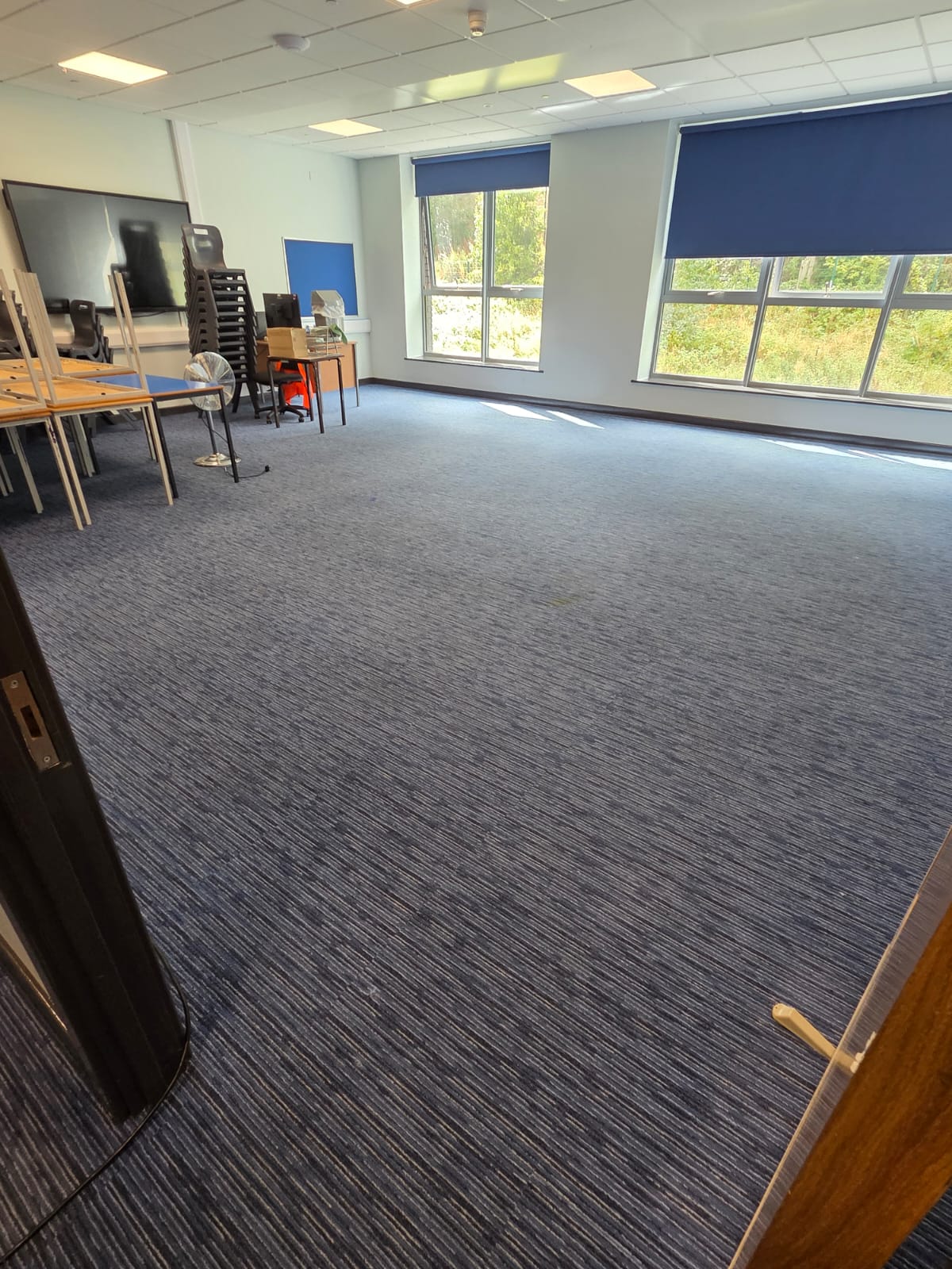 Commercial office carpet cleaning service